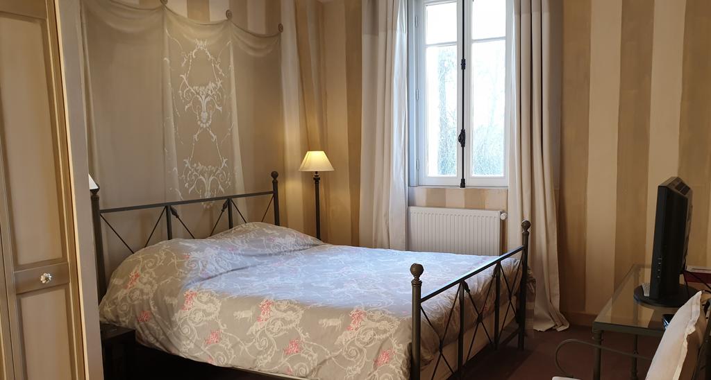 La Villa des Arts, chambre d'hôtes et maison d'hôtes de luxe à Savigné-l'Évêque, proche de Le Mans dans le Centre Val de Loire, Adresses Exclusives.