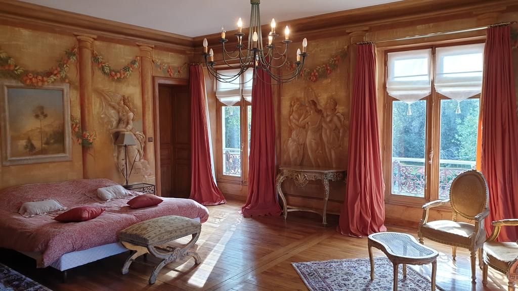 La Villa des Arts, chambre d'hôtes et maison d'hôtes de luxe à Savigné-l'Évêque, proche de Le Mans dans le Centre Val de Loire, Adresses Exclusives.