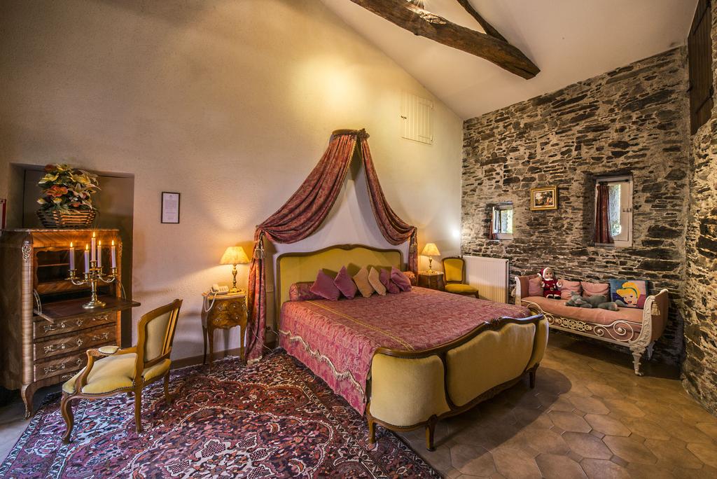 Chateau de La Colaissière, location de luxe Val de loire à SAINT SAUVEUR DE LANDEMONT. Adresses Exclusives