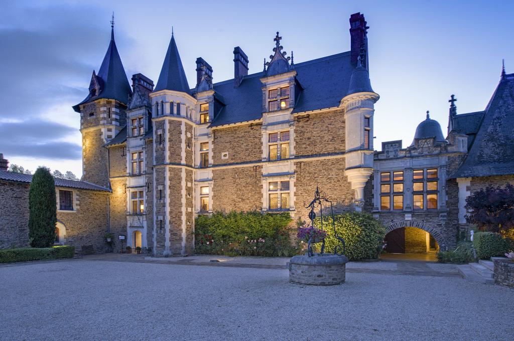 Chateau de La Colaissière, location de luxe Val de loire à SAINT SAUVEUR DE LANDEMONT. Adresses Exclusives