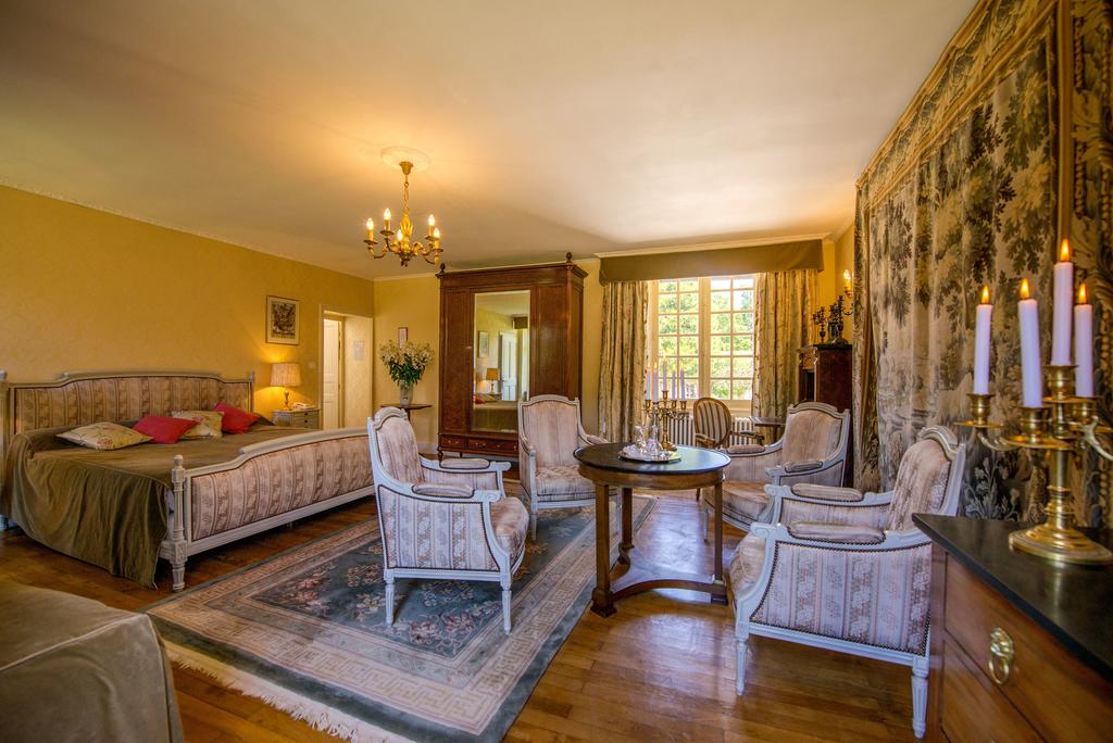 Chateau de La Colaissière, location de luxe Val de loire à SAINT SAUVEUR DE LANDEMONT. Adresses Exclusives