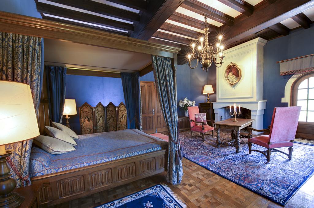 Chateau de La Colaissière, location de luxe Val de loire à SAINT SAUVEUR DE LANDEMONT. Adresses Exclusives