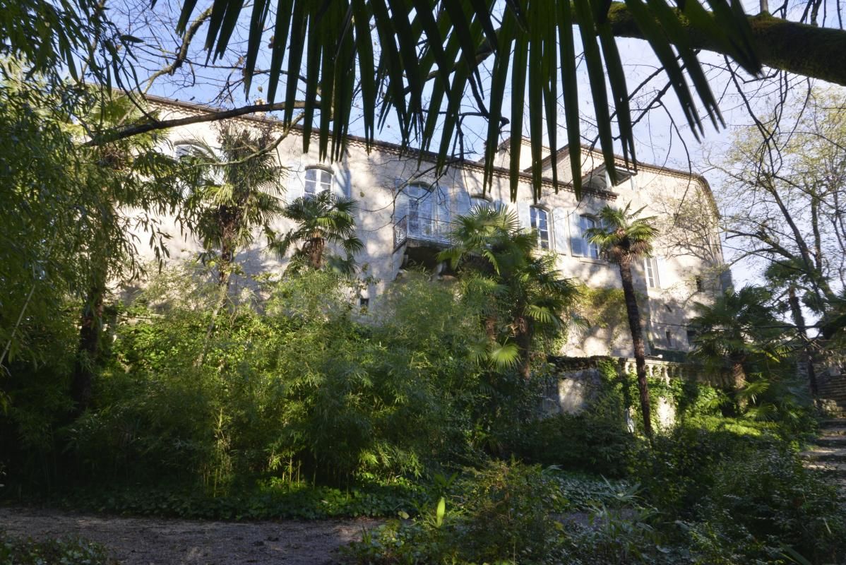 Château d'Uzer, Maison et chambres d'hôtes de Luxe entre Provence et Cévennes, en sud Ardèche. Adresses Exclusives