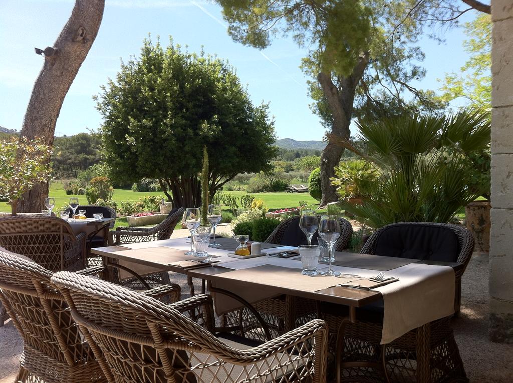 Mas de la Rose, Chambre d'hôtes de luxe à Orgon proche de St Remy de Provence, Adresses Exclusives