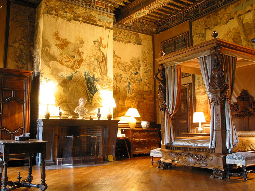 château de Brissac, Location de Luxe Angers, Val de Loire, Adresses Exclusives.