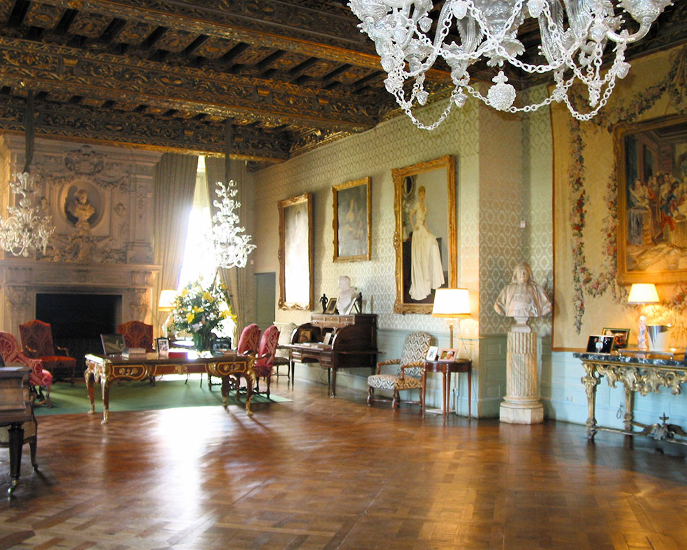 château de Brissac, Location de Luxe Angers, Val de Loire, Adresses Exclusives.