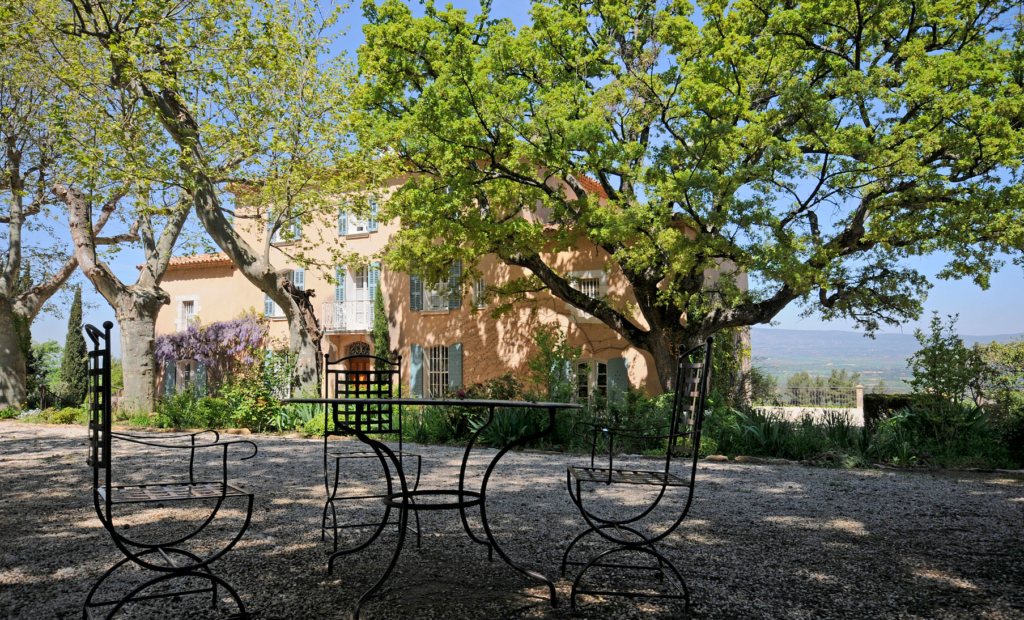 Château Grand Boise, location de luxe à Trets en Provence avec vue sur le vignoble Sainte Victoire, Adresses Exclusives