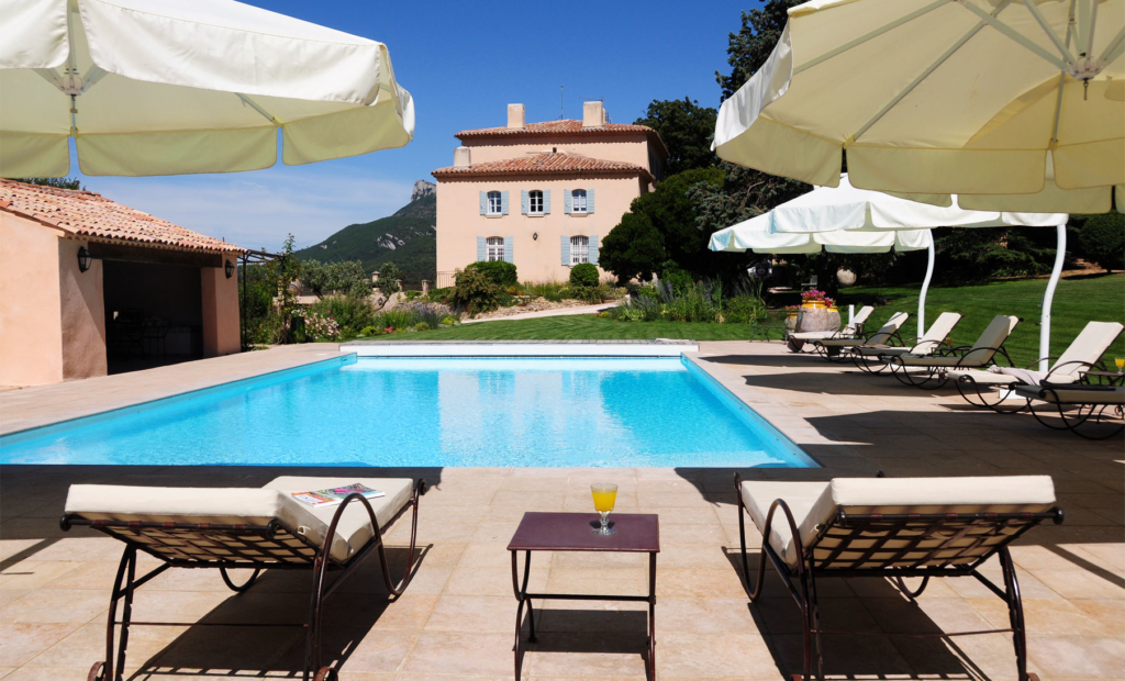 Château Grand Boise, location de luxe à Trets en Provence avec vue sur le vignoble Sainte Victoire, Adresses Exclusives