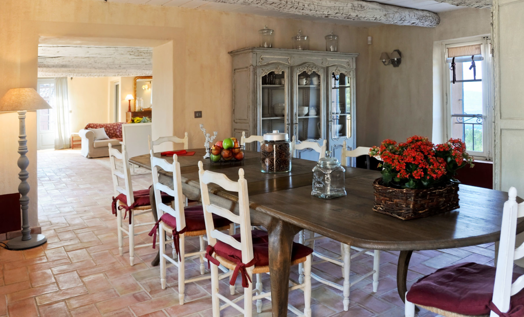 Château Grand Boise, location de luxe à Trets en Provence avec vue sur le vignoble Sainte Victoire, Adresses Exclusives