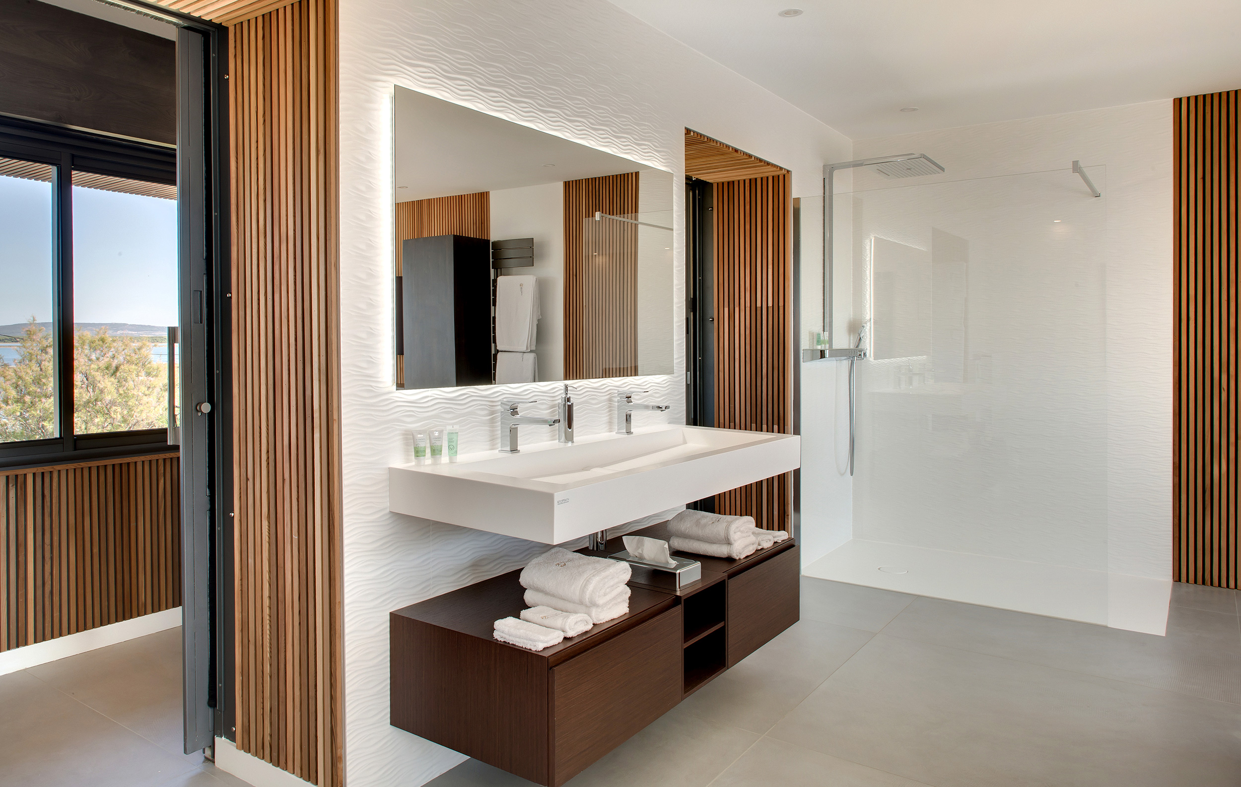 Villa Miramar est une Adresse Exclusive qui propose chambre d’hôtes de charme et luxe dans le Bassin de Thau Frontignan proche de Sète en Occitanie France - Adresses Exclusives