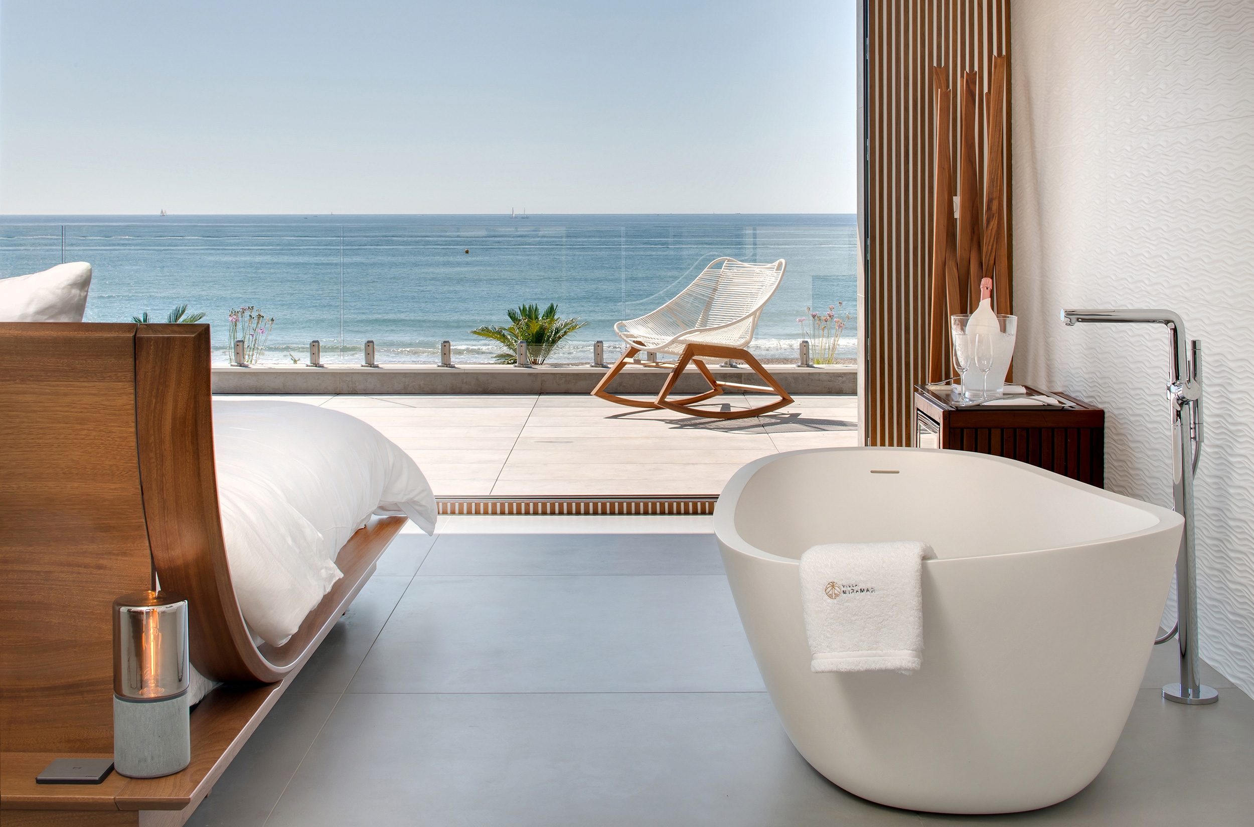 Villa Miramar est une Adresse Exclusive qui propose chambre d’hôtes de charme et luxe dans le Bassin de Thau Frontignan proche de Sète en Occitanie France - Adresses Exclusives