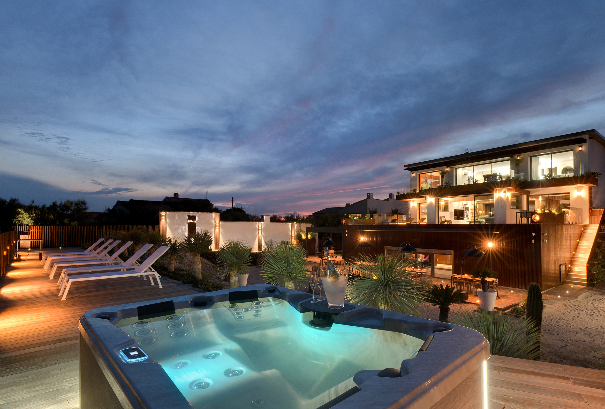 Villa Miramar est une Adresse Exclusive qui propose chambre d’hôtes de charme et luxe dans le Bassin de Thau Frontignan proche de Sète en Occitanie France - Adresses Exclusives