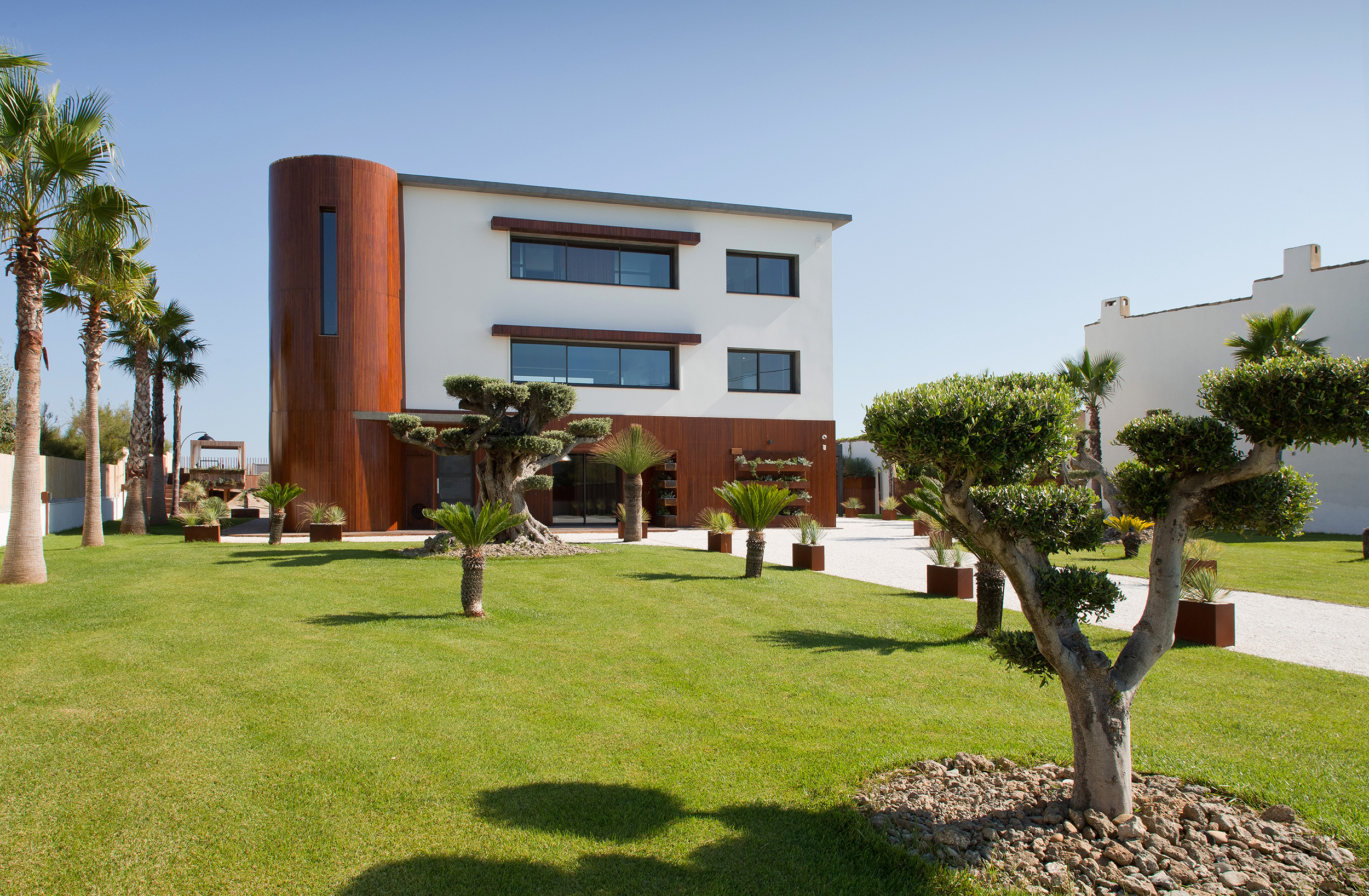 Villa Miramar est une Adresse Exclusive qui propose chambre d’hôtes de charme et luxe dans le Bassin de Thau Frontignan proche de Sète en Occitanie France - Adresses Exclusives