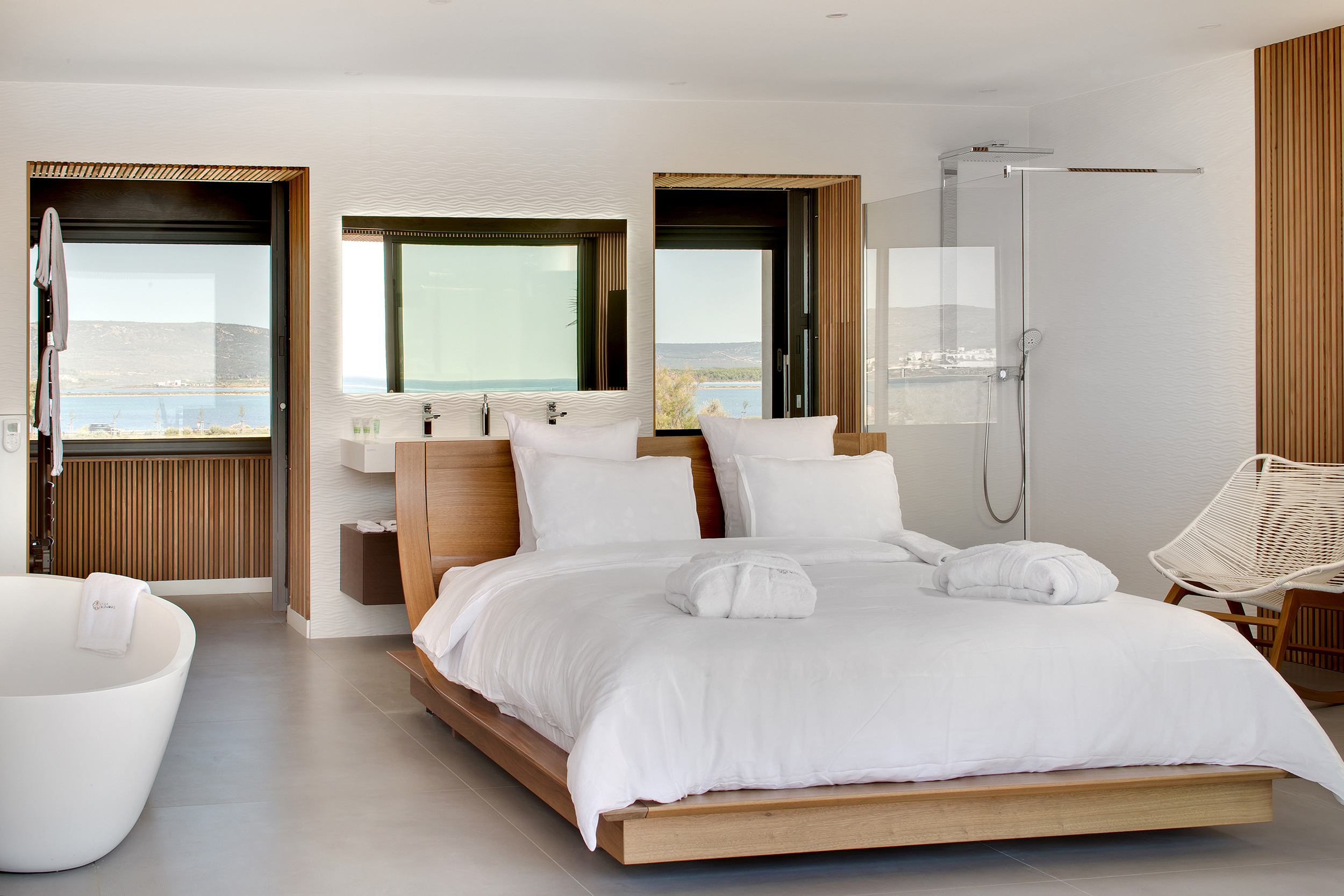 Villa Miramar est une Adresse Exclusive qui propose chambre d’hôtes de charme et luxe dans le Bassin de Thau Frontignan proche de Sète en Occitanie France - Adresses Exclusives
